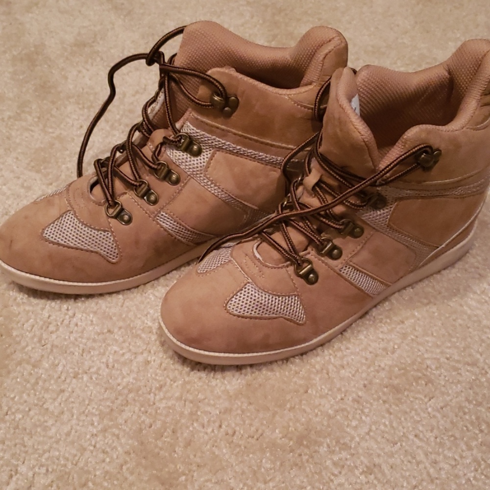 Wedge heel shoes